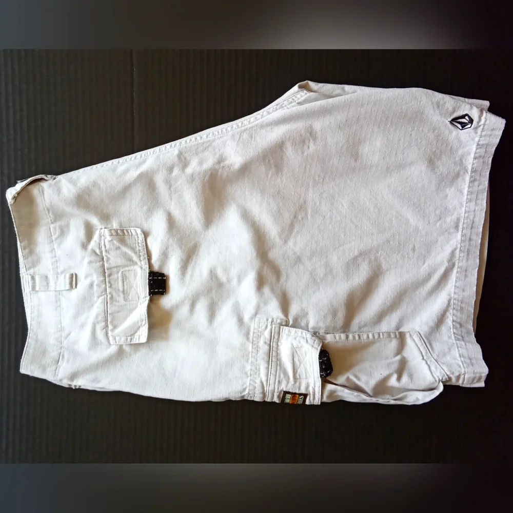 Volcom Cargo Shorts - Picture 7 of 7